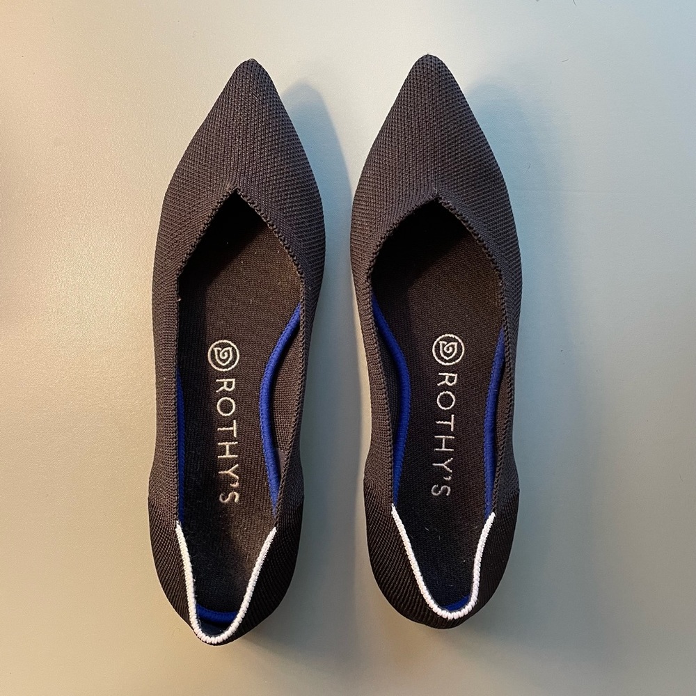 Black pointed toe Rothy’s